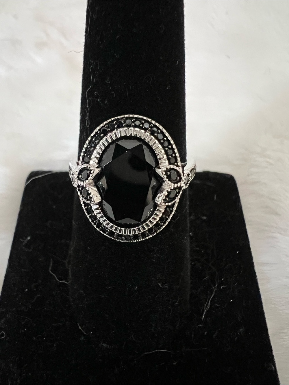 Vintage-Inspired Black Oval Spinel Statement Ring - Women Jewelry
